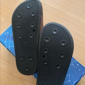 Brown checkered women slide